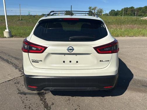 Pearl White Tri-Coat 2021 Nissan Rogue Sport SL
