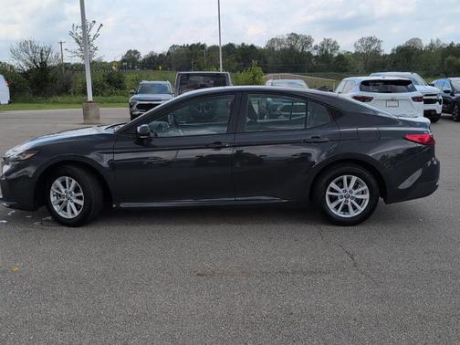 UNDERGROUND 2026 Toyota Camry LE