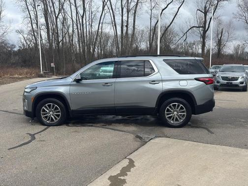 Sterling Gray Metallic 2023 Chevrolet Traverse LT Cloth