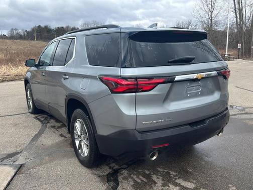 Sterling Gray Metallic 2023 Chevrolet Traverse LT Cloth