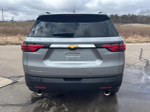 Sterling Gray Metallic 2023 Chevrolet Traverse LT Cloth