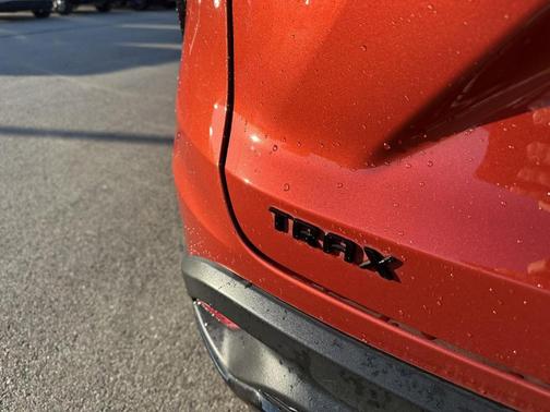 Cayenne Orange Metallic 2024 Chevrolet Trax 1RS