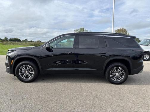 Mosaic Black Metallic 2026 Chevrolet Traverse LT
