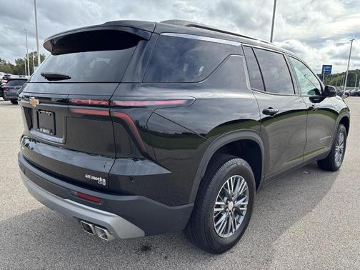 Mosaic Black Metallic 2026 Chevrolet Traverse LT