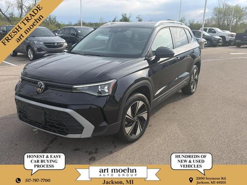 Deep Black Pearl Effect 2025 Volkswagen Taos 1.5T SE