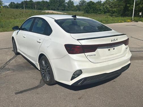 Snow White Pearl 2023 Kia Forte GT-Line