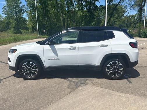 Bright White Clearcoat 2023 Jeep Compass Limited