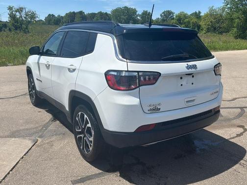 Bright White Clearcoat 2023 Jeep Compass Limited
