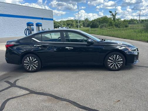 Black 2025 Nissan Altima SV