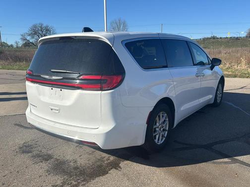 Bright White Clearcoat 2024 Chrysler Pacifica Touring-L