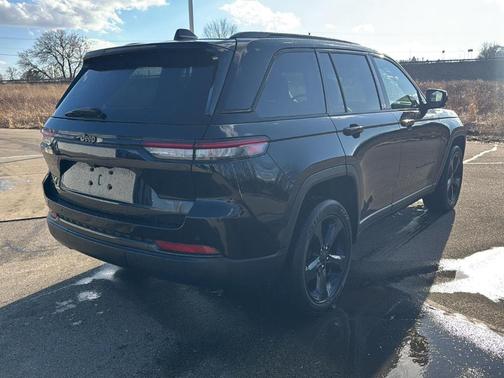 2023 Jeep Grand Cherokee Altitude