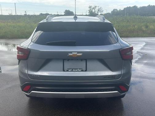 Sterling Gray Metallic 2025 Chevrolet Trax LT