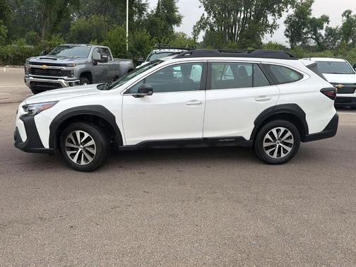 Crystal White Pearl 2023 Subaru Outback