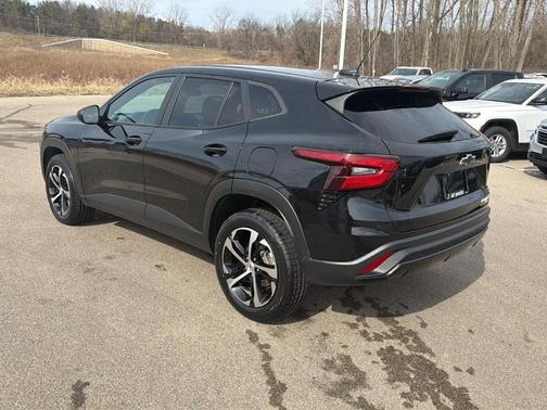 Mosaic Black Metallic 2024 Chevrolet Trax 1RS