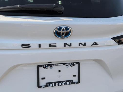 2025 Toyota Sienna LE