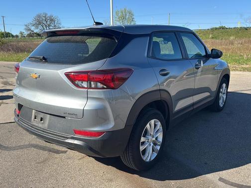 Sterling Gray Metallic 2023 Chevrolet Trailblazer LS