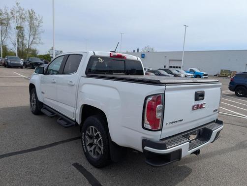 Summit White 2017 GMC Canyon SLE