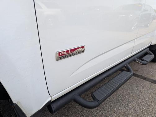 Summit White 2017 GMC Canyon SLE