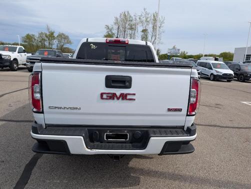 Summit White 2017 GMC Canyon SLE