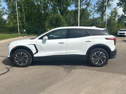 Summit White 2024 Chevrolet Blazer EV eAWD LT