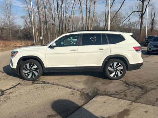 2025 Volkswagen Atlas 2.0T SE