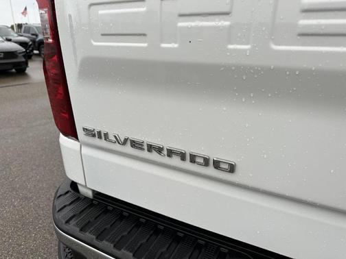 Summit White 2024 Chevrolet Silverado 1500 LT