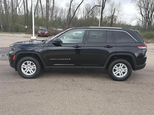 Diamond Black 2023 Jeep Grand Cherokee Laredo
