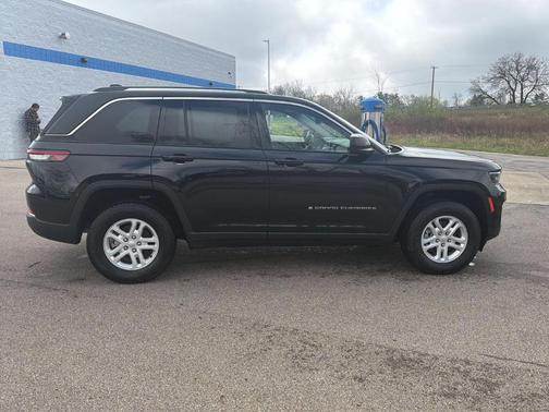 Diamond Black 2023 Jeep Grand Cherokee Laredo