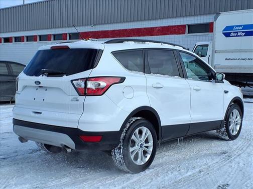 Oxford White 2017 Ford Escape SE