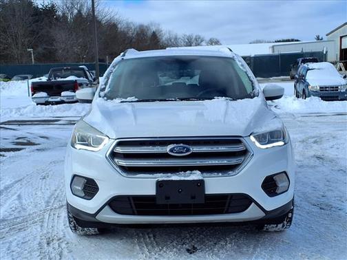 Oxford White 2017 Ford Escape SE