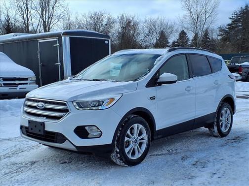 Oxford White 2017 Ford Escape SE