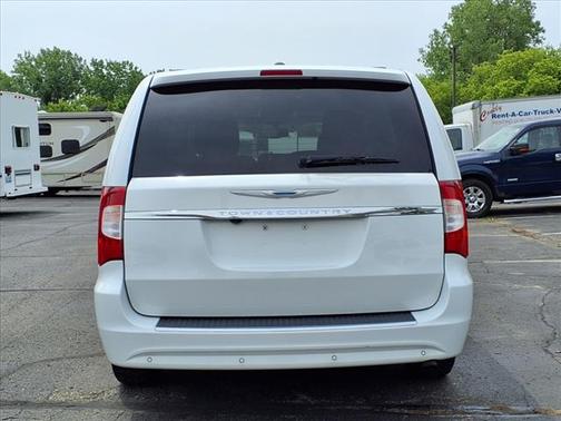 2016 Chrysler Town & Country Touring-L