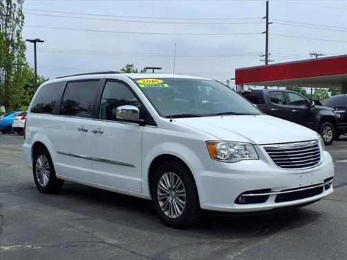 2016 Chrysler Town & Country Touring-L