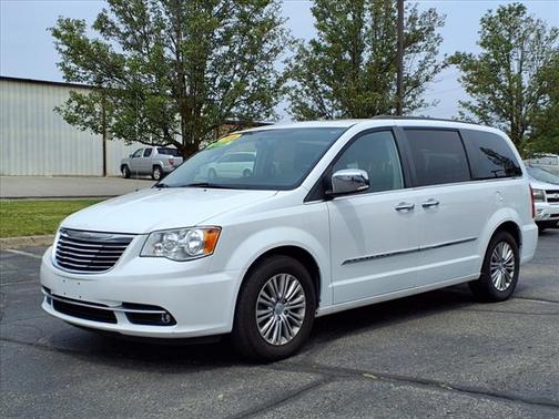 2016 Chrysler Town & Country Touring-L