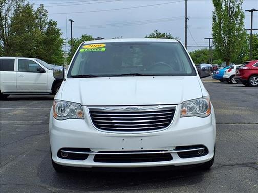 2016 Chrysler Town & Country Touring-L