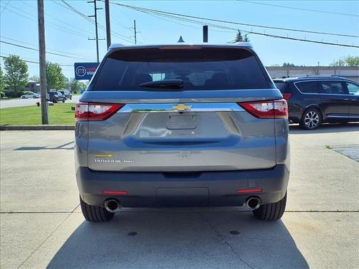 Silver Ice Metallic 2019 Chevrolet Traverse LS
