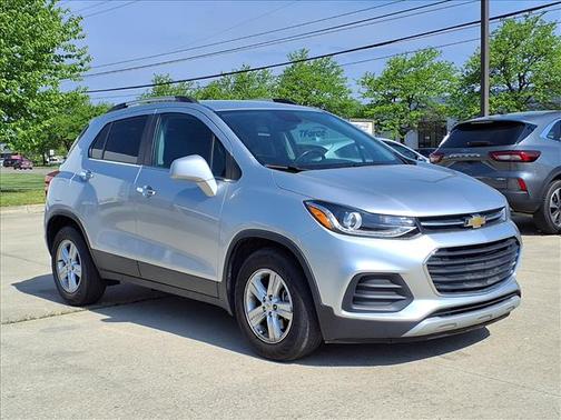 Silver Ice Metallic 2017 Chevrolet Trax LT