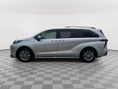 Celestial Silver Metallic 2025 Toyota Sienna XLE