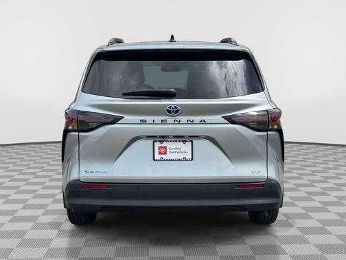 Celestial Silver Metallic 2025 Toyota Sienna XLE