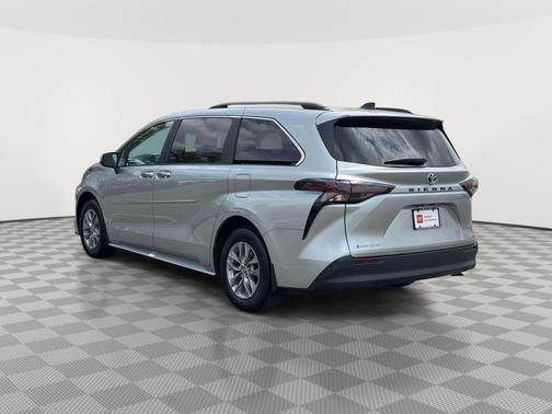Celestial Silver Metallic 2025 Toyota Sienna XLE