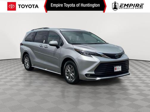 Celestial Silver Metallic 2025 Toyota Sienna XLE