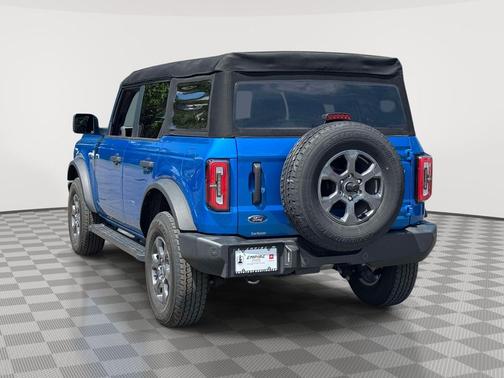 VELOCITY BLUE METALLIC 2024 Ford Bronco Big Bend