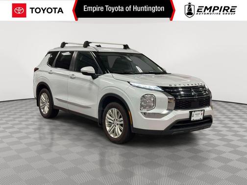 White Diamond 2023 Mitsubishi Outlander ES