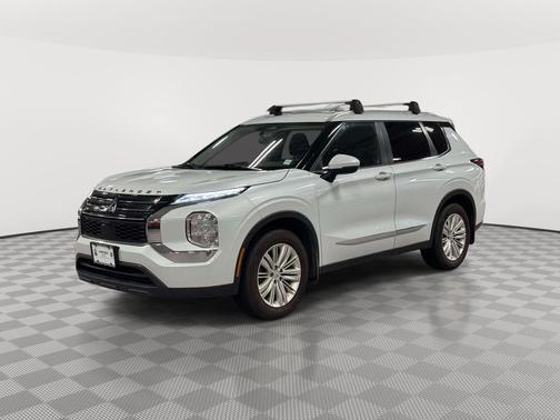 White Diamond 2023 Mitsubishi Outlander ES