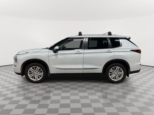 White Diamond 2023 Mitsubishi Outlander ES