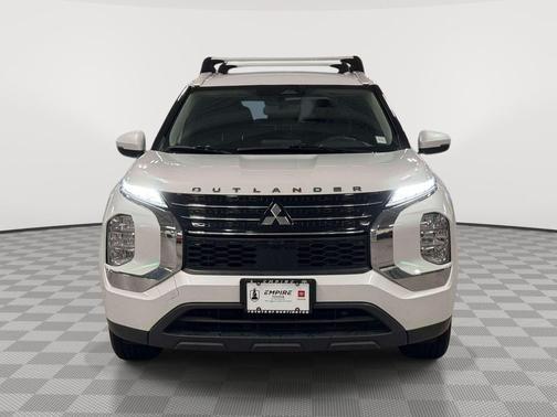 White Diamond 2023 Mitsubishi Outlander ES