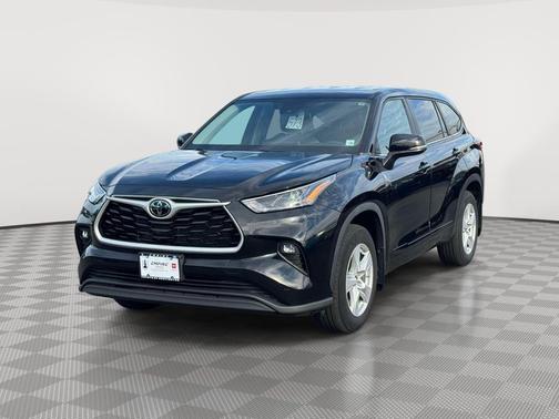 Midnight Black Metallic 2023 Toyota Highlander LE