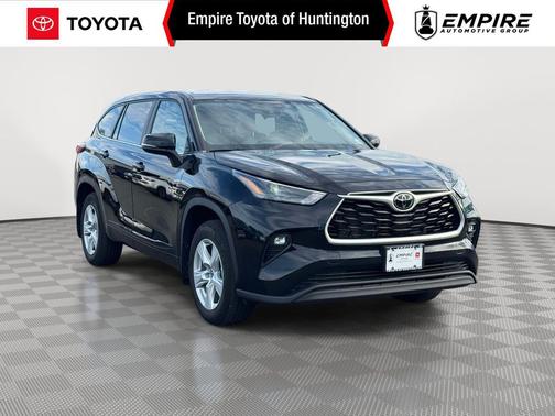 Midnight Black Metallic 2023 Toyota Highlander LE