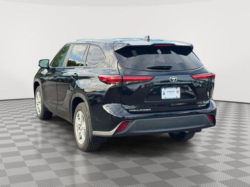Midnight Black Metallic 2023 Toyota Highlander LE