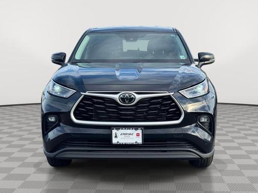 Midnight Black Metallic 2023 Toyota Highlander LE